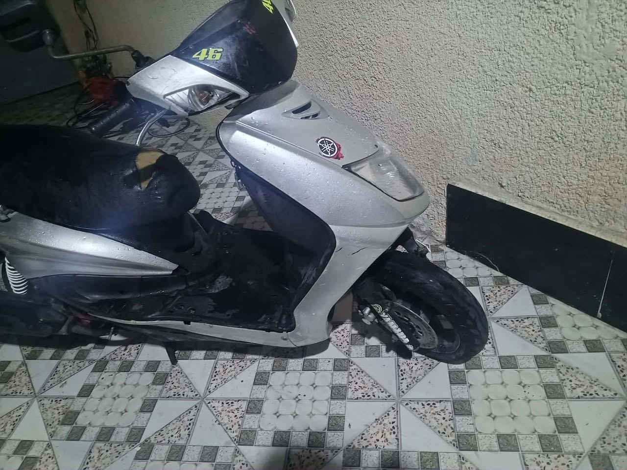 السلام عليكم
سكنس للبيع    سعر 350وبيها مجال شوية

المكينة مال سكنس جبلي بلاد مكينة ناعمة 
نواقصها باتري بس تشتغل سلف هندر كاملة
مكاني بعقوبة التحرير
الاتصال ب ***********
