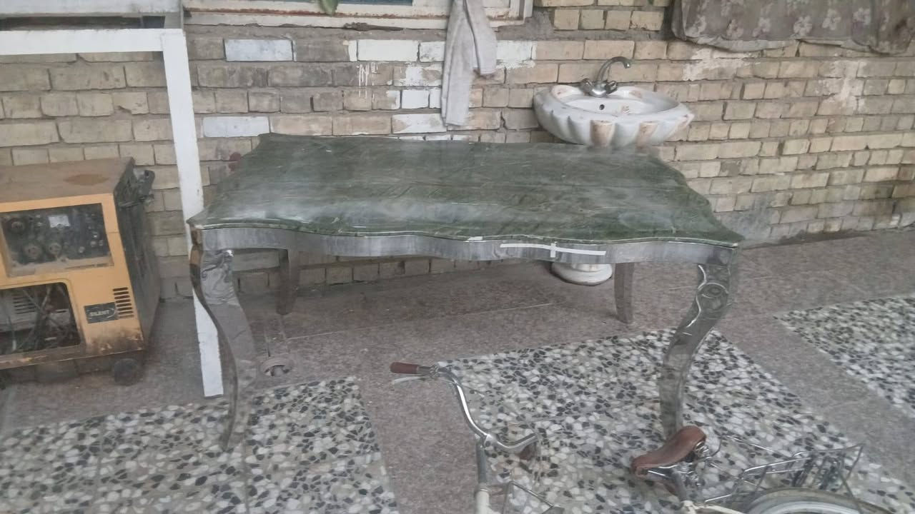 ميز طعام البيع بدون كراسي الفوك مرمر مالته الشراي يتصل عل خط لو واتساب ***********مكاني ضباط ملحانيه
