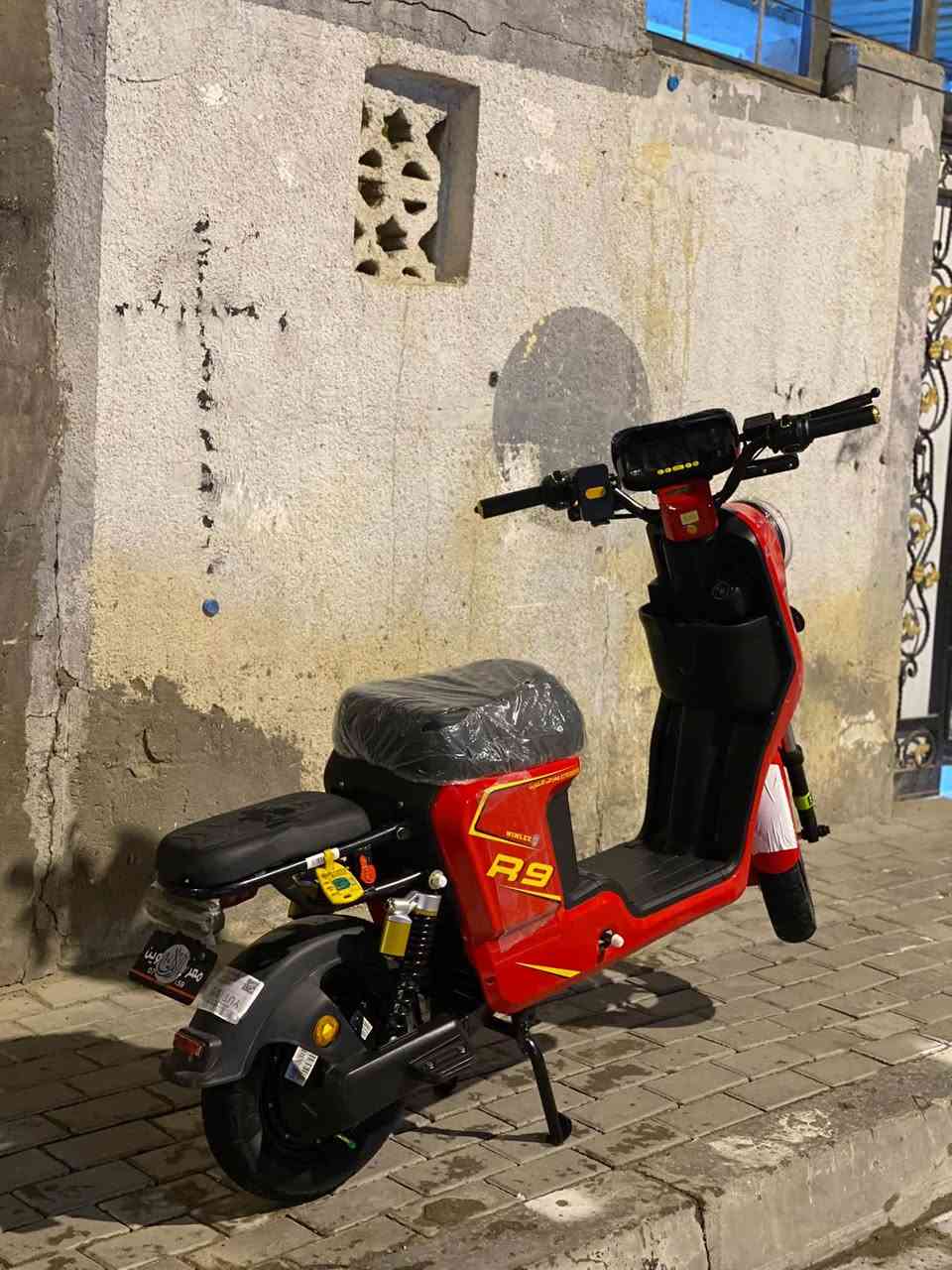 دراجه ار تسعه جديده صاله ٦ايام من طالعه من الوكيل سعر٦٠٠وبيه مجال الشراي تواصل عله هاذ رقم***********
