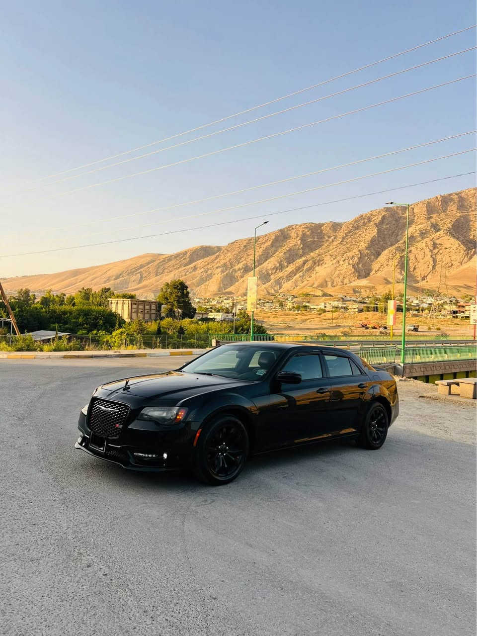 CHRYSLER.300 DUBAIشکل گؤراو.  2021 کؤدو. بارکۆدیشی هەیە
شاشه گه وره..جلد.
كوشن سارد و گه رم.لايت ئوتو.ليد.
دوو جام ئوتو.ئاوينه عيشارت.حساس.
كاميرا.كوشن كاره بايي)
بي ليدان پيش و داواي كه پسه.سه قف به شه رت. براوه يه.هه موو گياني به شه رت مالي دوسته.گيرومه كينه ته بريد.كاره بايي هه موو به شه رت.بو زانياري زياتر تيل بك***********..                    75مەجال دخان, السليمانية
