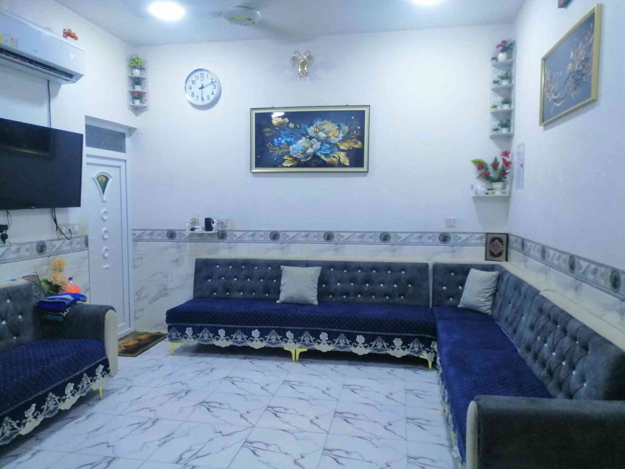 مشتمل للبيع في الفلوجه حي الشهداء قرب جامع الأنبياء مساحه ١٢٥ على حديقة بناء حديث طابق ونصف يحتوي 2 غرف نوم وصاله عدد واستقبال ومطبخ و2 حمامات داخليه وخارجيه شارع 10 تبليط السعر ١٠٥ مليون وبي مجال بسيط للاستفسار مراجعة مكتب القمه للعقار او الاتصال على الأرقام التاليه *********** ***********
