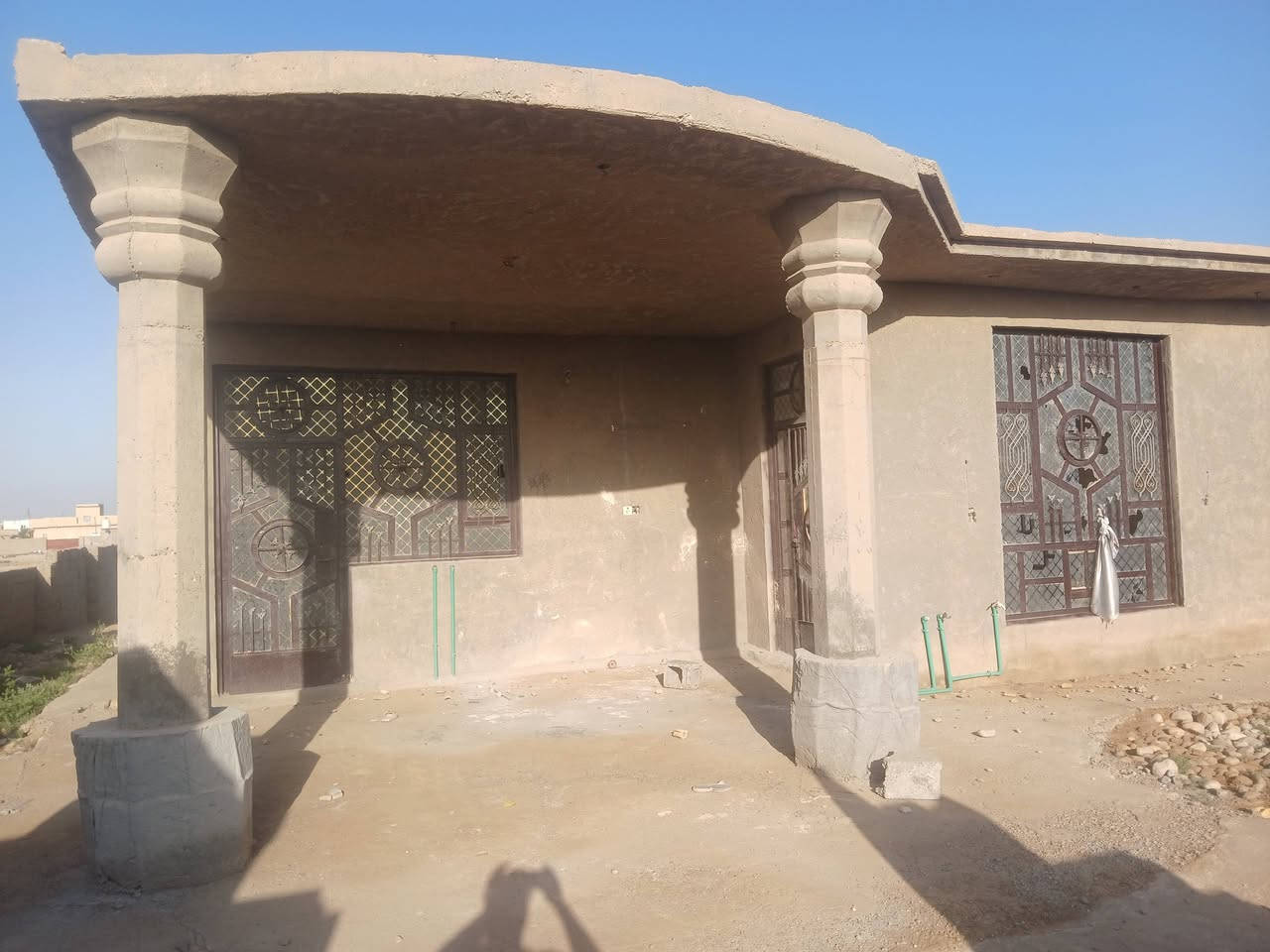 بيت البيع المساحة 600متر العنوان بغداد تقاطع النهروان منطقت الجوادين رقم ***********
