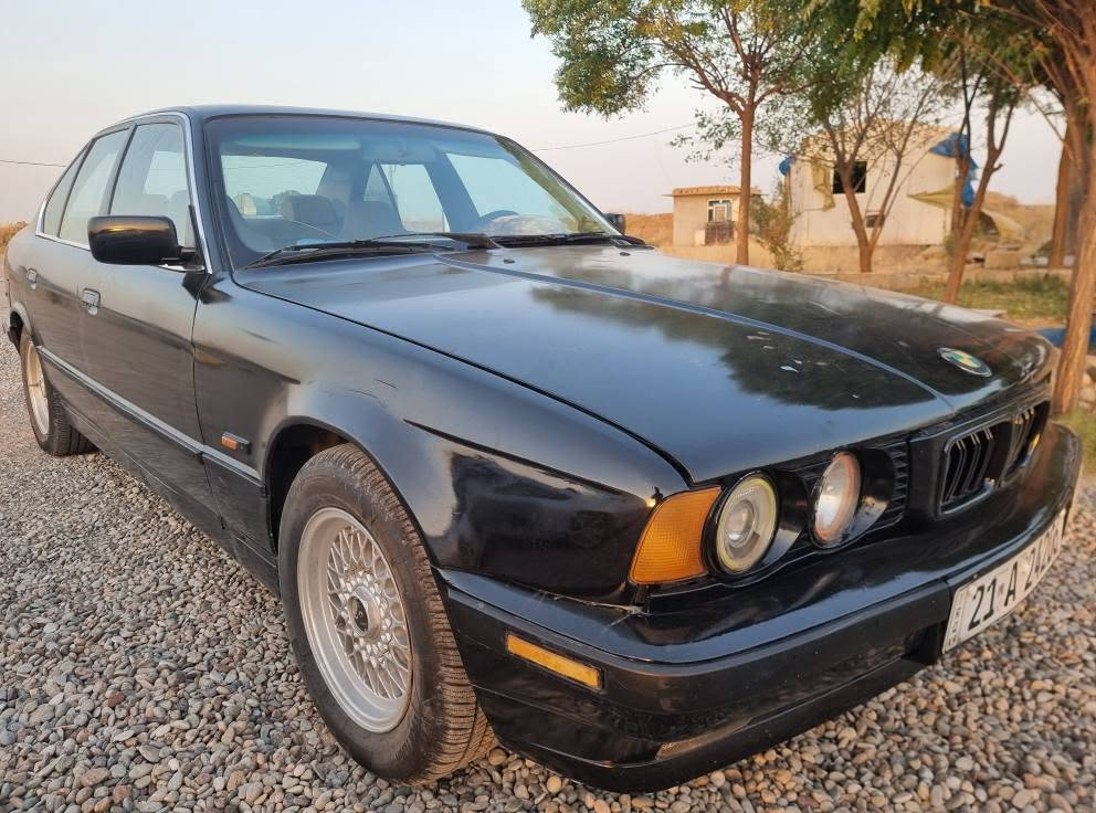 سڵاوی خوای گەورە لە هەموو لایەک
بیئێم مۆدێل 1991
مەکینە 525
گێڕ ئۆتۆماتیک
تەبرید بەشەرت
سەقف سڵایت
پێش پان
چوار جام کارەبا
کۆبۆن بانزینی هەیە
گێڕوو مەکینەو ئەکسل بەشەرت
ڕەقەم سلێمانی تا 2029 تازەیە
دەعمو لێدراوی چاملغ دوای سایەق دوو بستە بێ ناوگرتن هەر ئەوەی هەیە
شوێن چەمچەماڵ گۆڕینەوەش ئەکەم بەشتێک بەدڵم بێت
***********
*********** شمشمل, السليمانية
