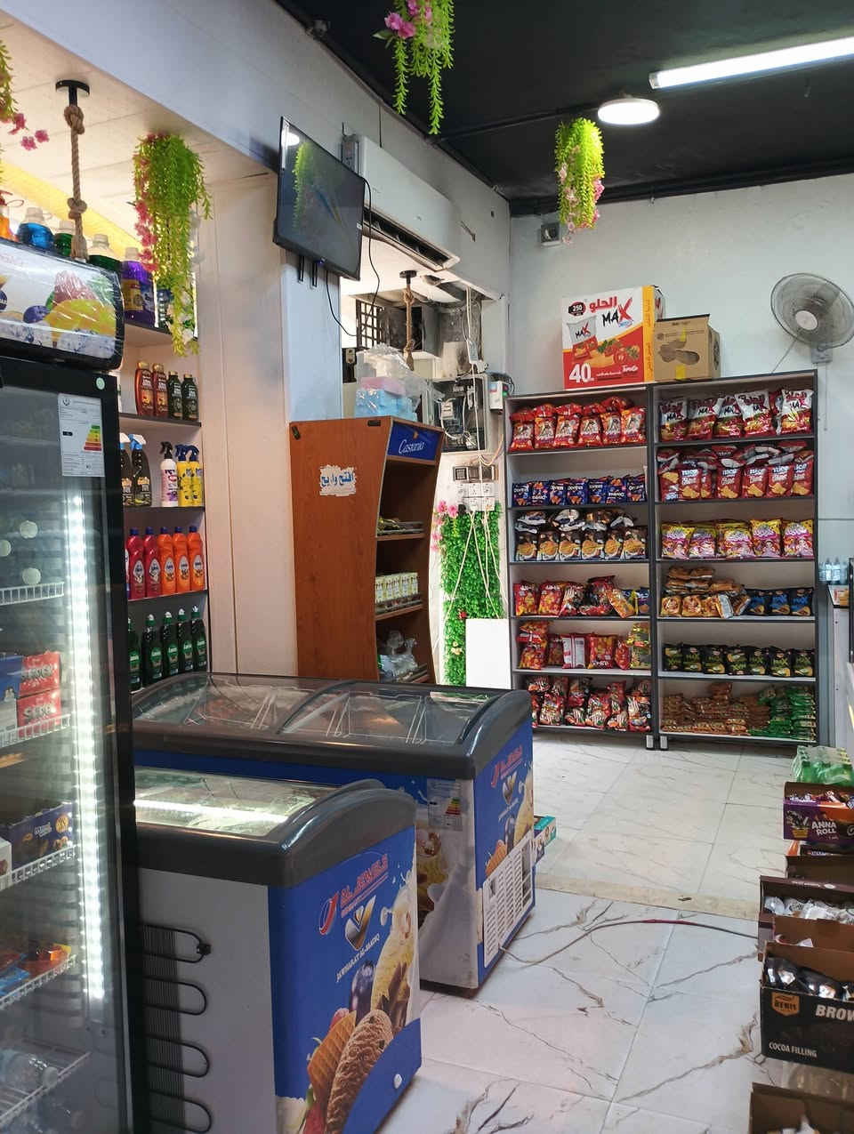 على بركه الله مكلف بل نشر لحد يراسل خاص رقم موجود بي واتساب او تصال اسواق جاهزه 11 عارضه بس وحده لشركه و10 حلالك 3 مجمدات و عارضه سطحية مال  كيمر وجبن دبل  عارضه سطحية مال   زيتون محل جديد سعر مناسب باقي تفاصيل يرجى الاتصال *********** محل موقع تجاري حي ميسان شارع كيات
