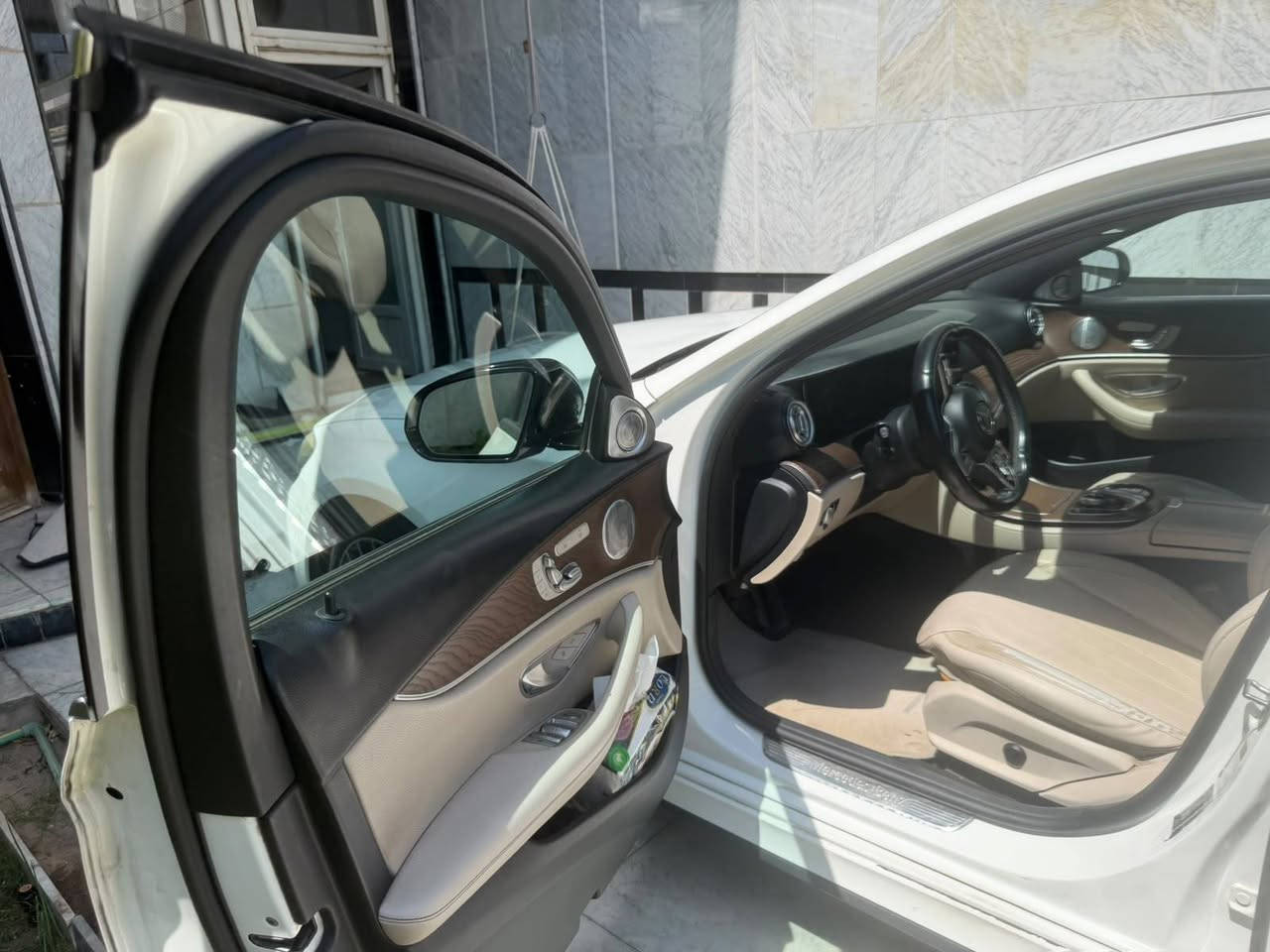 السلام عليكم من رخصت الادمن مارسيدس E350
صور الحادث داخل المنشور
ماشيه 90الف 
***********
