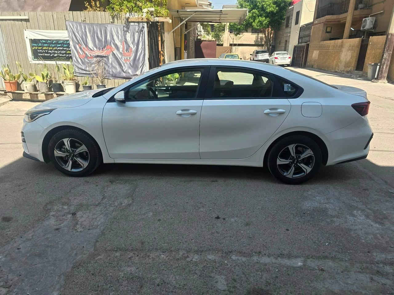 السلام عليكم للبيع
كيا سيراتو 
موديل 2019 
مكينه 1600 
ماشيه 98 KM
سياره كفاله عامه من صبغ تبديل بيها بارد شي قليل وتكحيل

رقم بغداد نكليزي تحويل مباشر 

لون ابيض صدفي 

مواصفات السياره 

تبريد قطعتين

داخل بيجي

اشاير مري ومري شفط

شاشه كامره

5 ويل كب

المكان الكرخ 
الاتصال هـ☎️ ‭***********
