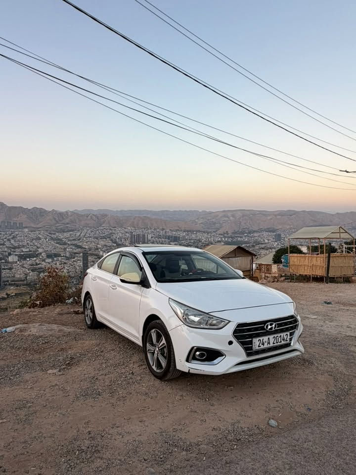 هيونداي أكسنت 2019 (خليجي) 🚗
تفاصيل السيارة:
 الموديل: 2019
 المواصفات: خليجي
 المسافة المقطوعة: 141,000 كم
 السيارة جاهزة وبحالة ممتازة للمشي والخدمة.
المواصفات والمميزات:
 📱 شاشة نظام أندرويد تدعم Android Auto و Apple CarPlay
 📹 كاميرا خلفية عالية الدقة للصفط والبراكينغ
فتحة سقف بانوراما 
 🪞 مرايا جانبية كهربائية (شفط / طي كهربائي)
 💡 إشارات ضوئية على المرايا الجانبية
 صبغ جهة اليمين (تقريباً 5 قطع) 
📌مكاني دهوك 
📱***********
💵 95 ورقه وبيها مجال
