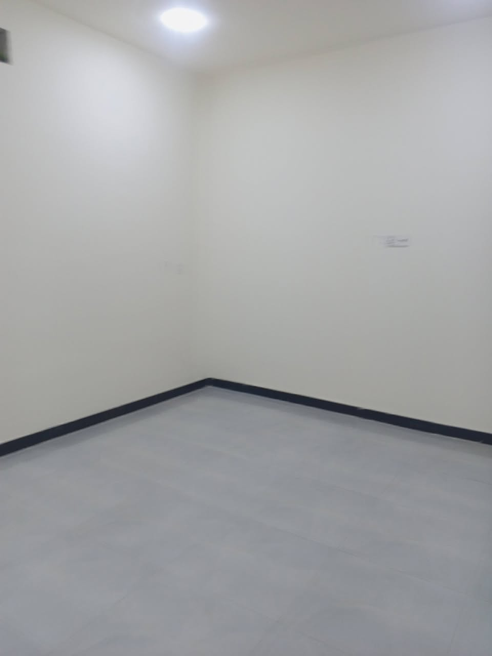 للبيع الدوره حي دجله زراعي قرب ماركت الساعه مساحت 100م 3غرف نوم صحيات2 مطبخ وستقبال طرمه زيرو ممسكون كامل من كل النواحي ***********
