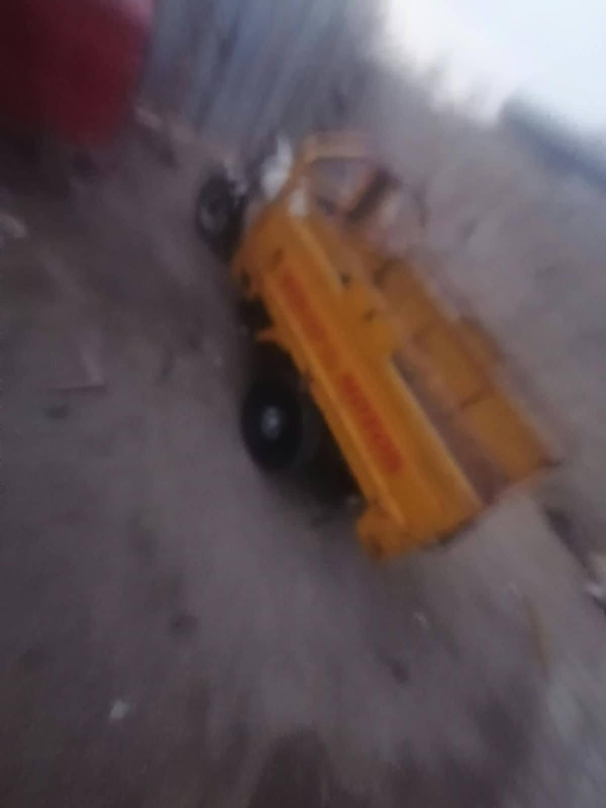 سلام عليكم ستوت للبيع ادوات فر س حلوه نظيفه محرك ما ابيها كهربائيات شغاله ستوته حلوه  بديه نضيف مكان  البصره  ابولخصيب سعر750بيه مجال قليل  ***********
