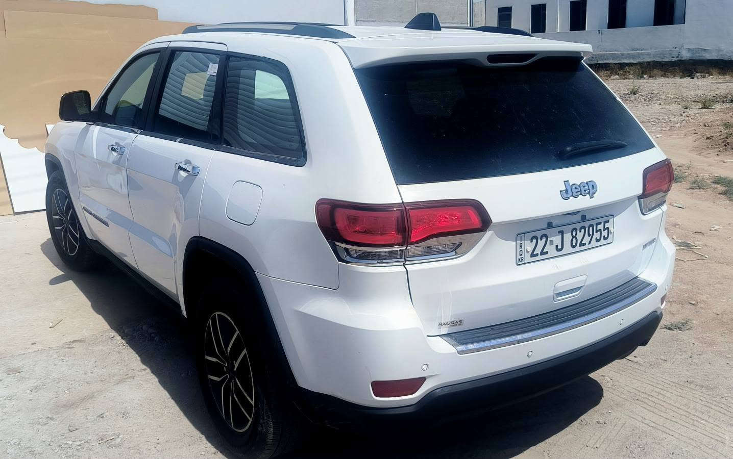 (Jeep Grand Cherokee Limited)  2022
المحرك: Pentastar V6 بسعة 3.6 لتر تنفس طبيعي
ناقل الحركة: أوتوماتيكي بـ 8 سرعات (TorqueFlite).
المقاعد: جلد فاخر  مع تحكم كهربائي للمقاعد الأمامية  ونظام ذاكرة لحفظ وضعية مقعد السائق
شاشة وسطية تعمل باللمس ‌        ( ***********  )
شحن لاسلكي للهواتف، فتحة سقف
فتح الصندوق الخلفي كهربائياً
المواصفات (الوارد الأمريكي)
كيرو محرك و دواخل و ئيرباك ستيرن و دشبول و كهربائيات و.... وتحويل و وكالة كل كل شرط مال للبيت
صبغ خمس قطعات و شبر قبل سلايت بدون دواخل شرط 
ماشية 50 
سعر 193$ 
*********** مكان قضاء بردرش اكر, نينوى
