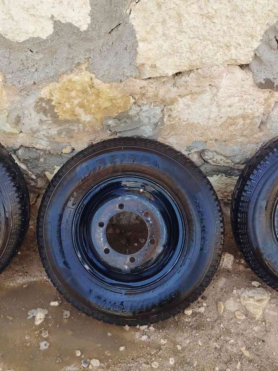 سلام عليكم تايرات كيه فحل حجم 13 هنه اويلهن استعمال قليل انضاف عددهن 3 مكاني نجف الشراي يخابر اوتساب ***********
