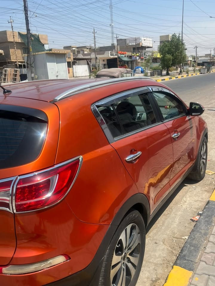 سبورتج ١٤ خليجي محرك ٢٠٠٠ دوش 
اشاير بل مري 
شاشة ٢ كامرات 
سيارة تبريدها ثلج اقتصادية بل بانزين 
رقم بغداد بسمنة ثاني يوم تحول 
سونار مرفق 
بيها بارد باب سايق موضح بصور 
سعر ١٣٥ وبيها مجال 
مكاني بغداد 
***********
