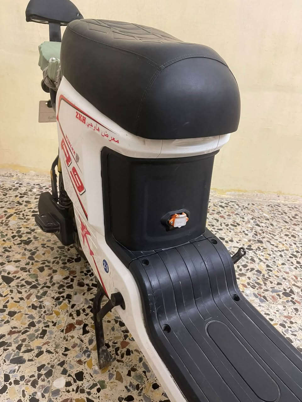 السلام عليكم 
دراجه 9R الدراجه جديده استعمال قليل 
5 بطاريات 🔋 
حساسات شغاله 
بك شغال 
4 نمر 
نشرات داخليه وخارجية 
بيها بس الهورن ميشتغل 
وبطاريه وحده البرغي مالتها سايف بس البطاريه شغاله ممئثره 
الجفوف مال بايدر موجودات بس مشادهن 
السعر 500 وبيها مجال مكاني بغداد قرب التاجيات 

مكلف بل نشر 
***********

