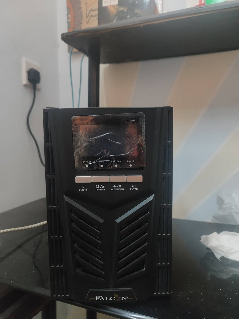 السلام عليكم جماعة الصيدات هل منشور الكم
UPS Online 1kv 
قبل شهرين اخذتة واستخدام قليل جدا جانت عندي تجميعة بعتها حتى اطور الشي اقوى واعلى فـ ضل عندي هذا اليو بي اس ماركة فالكونز من شركة عين الصقر ضمان سنتين ايي مشكلة بالبطارية يستبدل مباشرتاً يعني اذا بعد سنه ونص عطل عندك تكدر تستبدلة وصل الضمان موجود والكارتونة والاسلاك ايضاً موجودة
 (وتكدر تفحص كلشي يعجبك يلا تاخذة وبخدمتك)
 السعر 170.000 
واتس *********** مكاني بغداد
