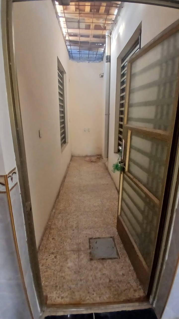 اسلام عليكم بيت للبيع مساحه 200متر بناء حديث العنوان الحميديه القريه للستفسار***********
