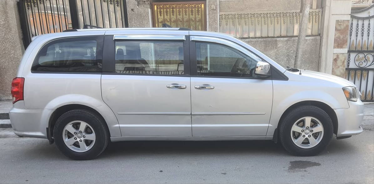 دوج كرفان ٢٠١٢ ثلاث قطع تبريد البيبان كهرباء طخات خفيفه السياره ماخذه بدون سونر السعر ١٢٥٠٠ ورقه رقمي ***********
