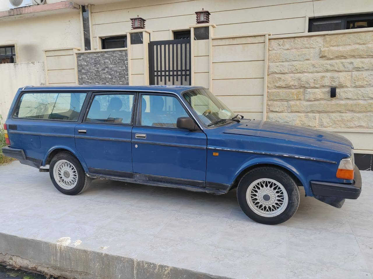 فولفو ٢٤٠ للبيع
السعر ٢٢ورقة مكان السيارة موصل حي الصديق 
***********
