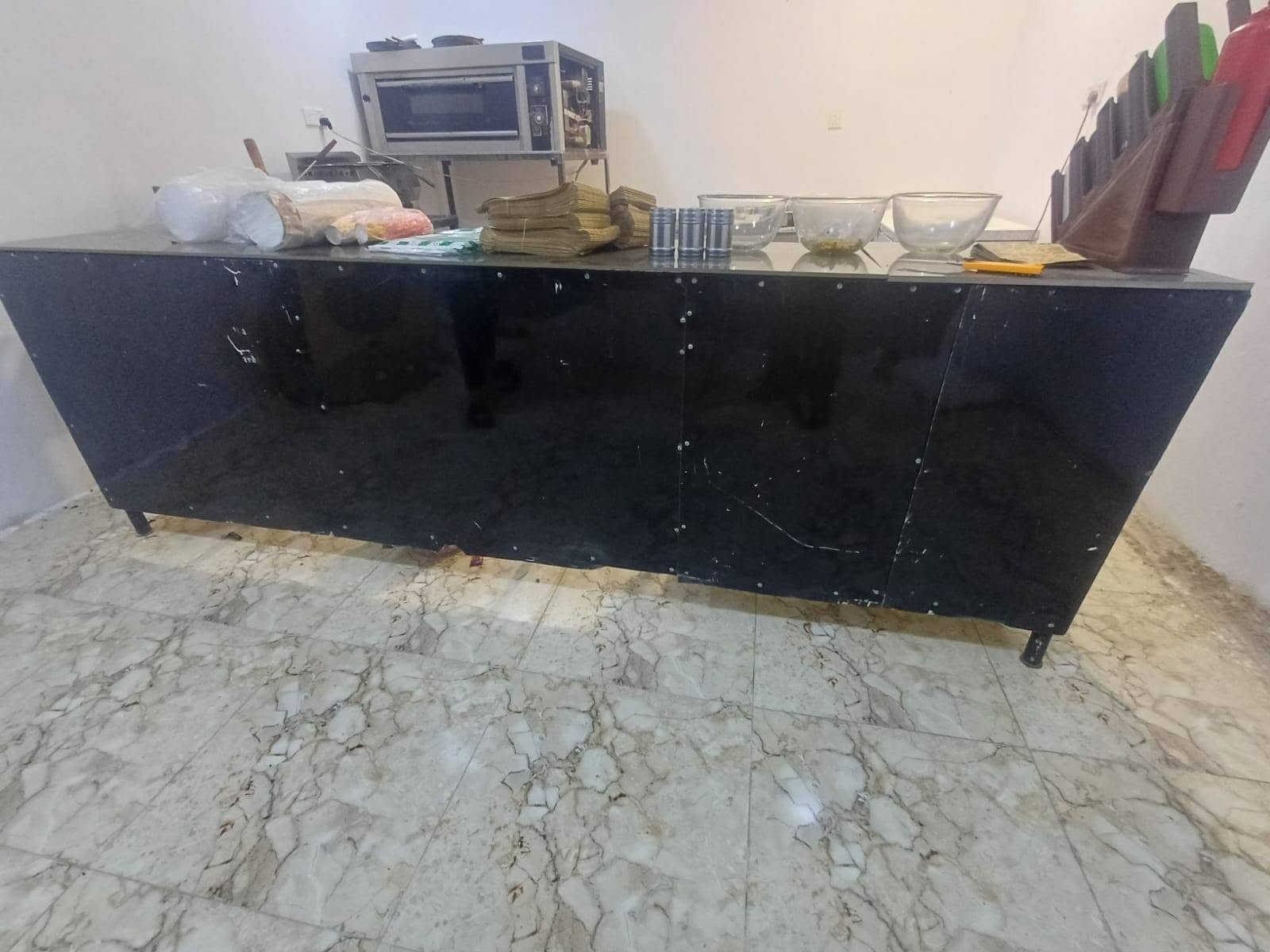 غراض مطعم للبيع ***********
