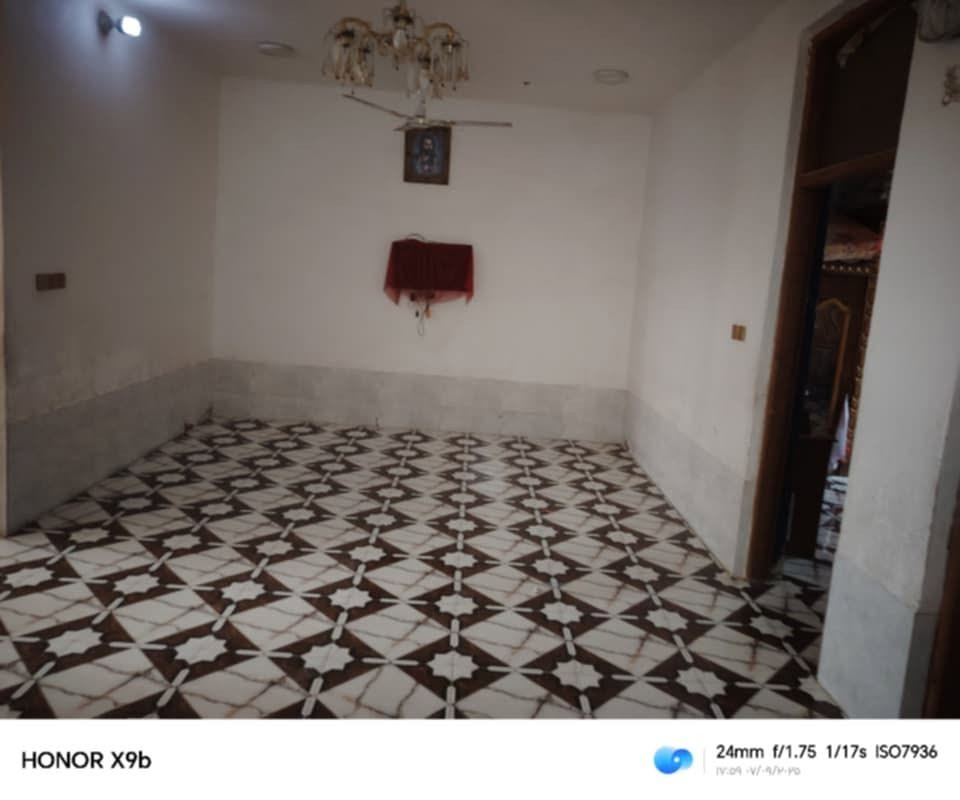 دار للبيع السعر 48 وبيه مجال الكوت الجديده شارع الاقواس قرب دلاليه البهادلي طابو زراعي كاع الاماره عقد 25  المساحه 200 مكون من غرفتين /مطبخ /صاله /استقبال /صحيات للاستفسار الاتصال ***********
