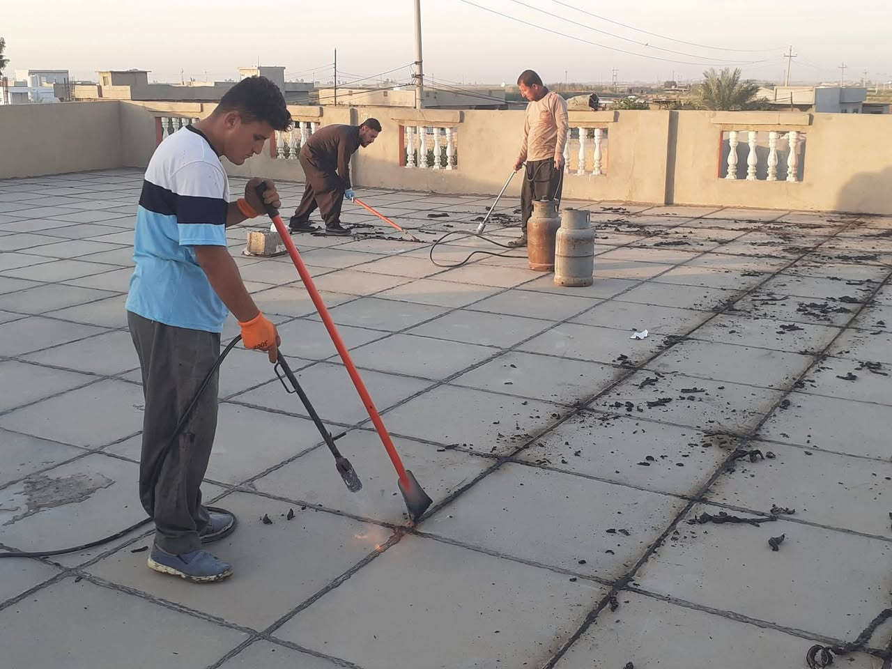***********

نص مكتوب في الصور:
- تصليحات ماستیک و قلع ماستیک و طبیک اشتاگیرات *********** ایزوکام+شتايگر