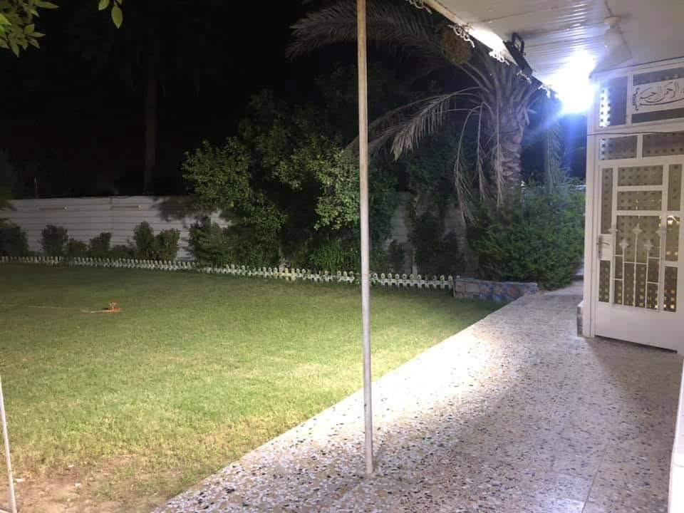 للبيع مزرعه واسط الصويره واحد  دونم  واجه ٢٨ متر تبعد عن جسر الصوير مدخل الشجيريه المعهد التقني ٥دقايق تبعد عن نهر دجله ١٥٠ متر تقريبا تبعد عن نهر المبطن ٦متر بيه ابيوت ٢ الاول ٢٠٠ متر والثاني ١١٠ متر سقوفهن سندويج خدمات كامله منضومه اناره ليليه ابلوجكترات منضومه كامرات تصوير ليلي نهاري ماء اساله وماء لسقي البستان كهرباء ٣خطوط بستان حمال حمضيات بانواعها ونخل وتفاح تحتوي عل حديقه ٣٥٠ متر شلال للمعلومات اتصال *********** ابو طيبه
