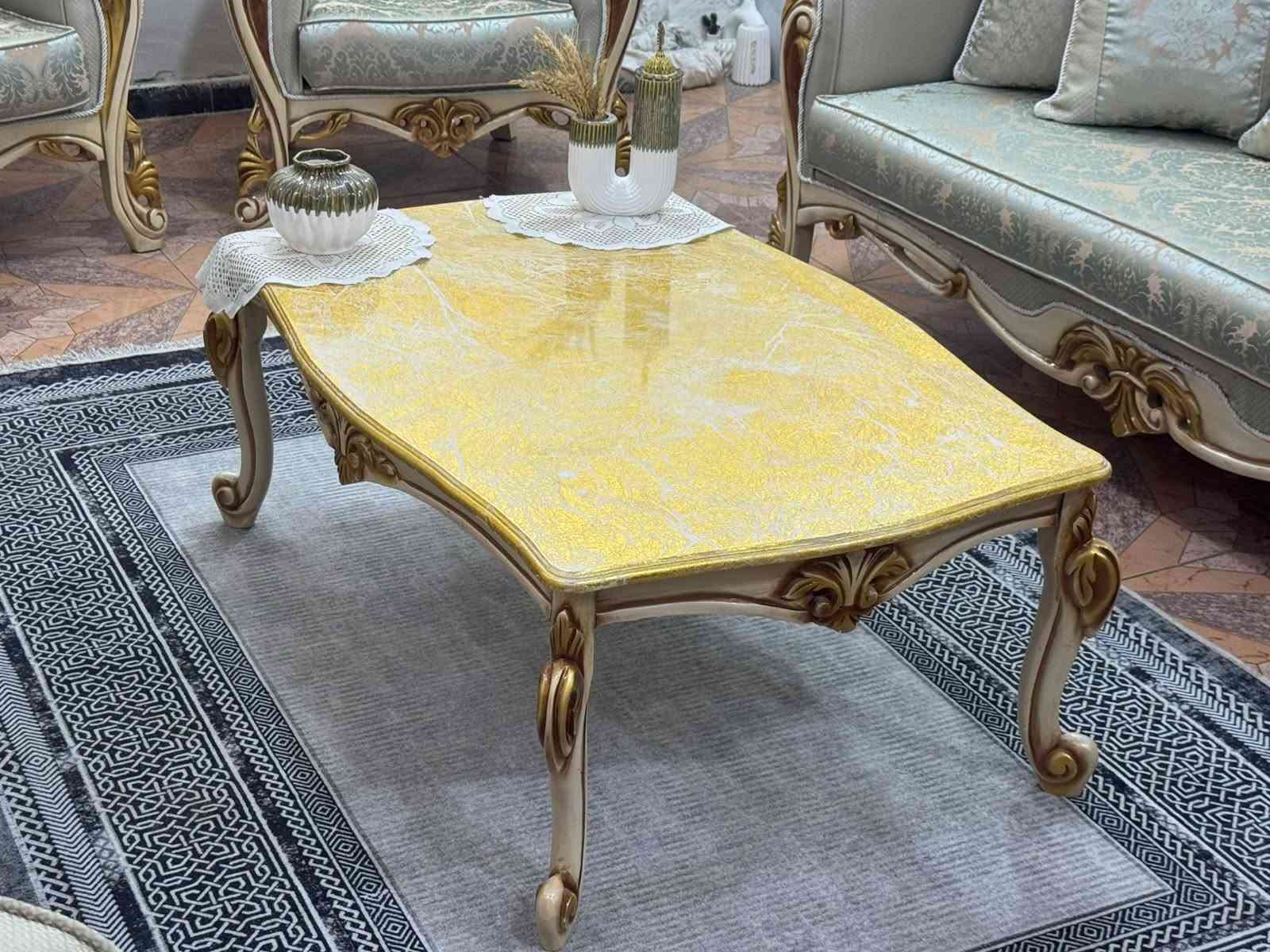 تخم زان تركي ١٠ مقعد مع ميز وسطي جديد استعمال قليل فول نضافه ***********
