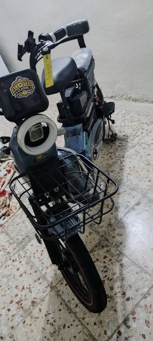 سلام عليكم
للبيع  5بطاريات 
بطارياته جدد شادهن 
سرعه 99
ب350

***********
