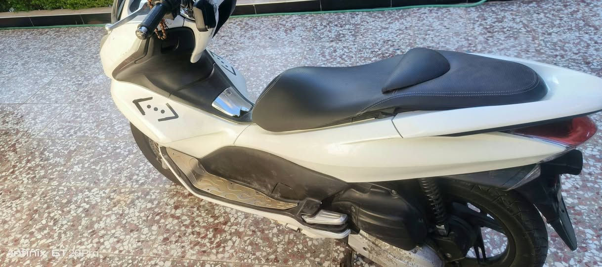 السلام عليكم دراجه Pcx جيل اول للبيع الدراجه نضيفه وخير من الله حساس ستان ومكينه 125 ياباني ياباني السعر 1100 وبيها مجال حك الجيه المكان بغداد الشعب بوب الشام رقم الهاتف: ***********
