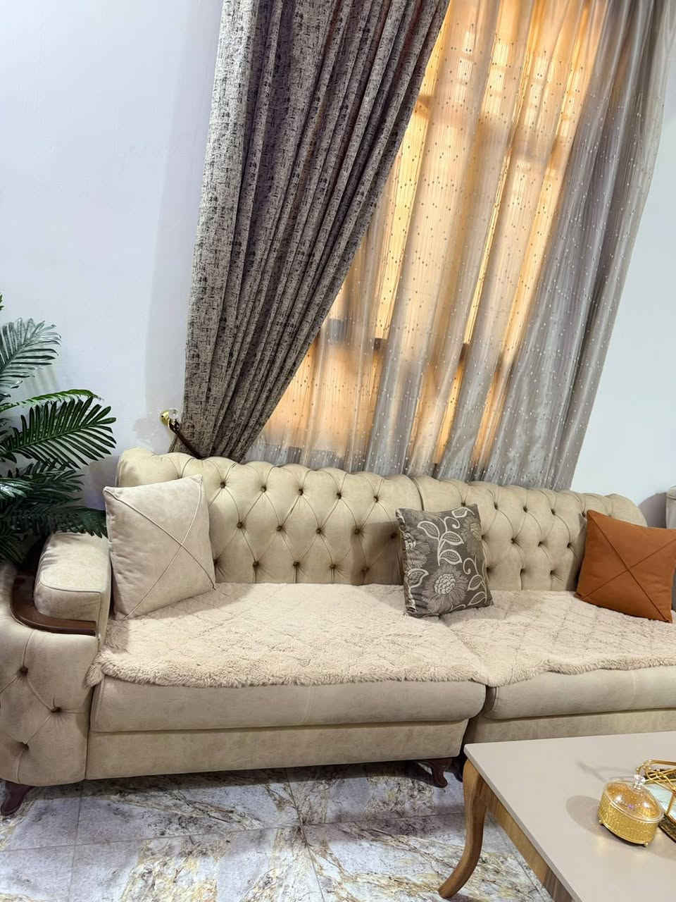 نضيف جدا • ميز وسط مرمر • حي العامل
