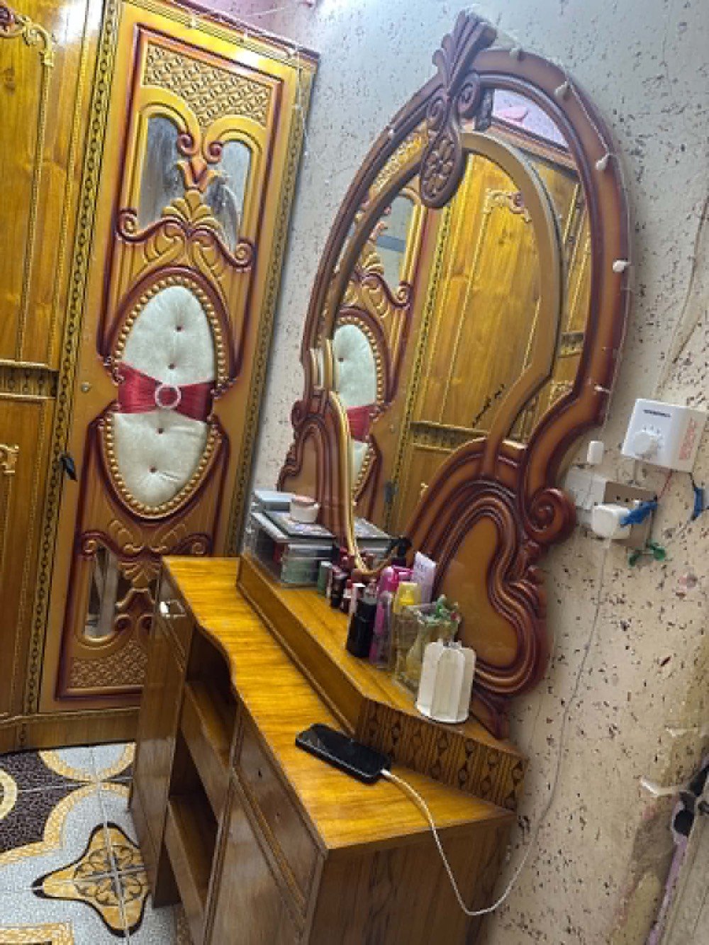 غرفه صاج عراقي 6 قطع ضخمه نضيفه اضرار بسيطه داخلها نضيف 
650 وبيها مجال
بغداد سبع البور