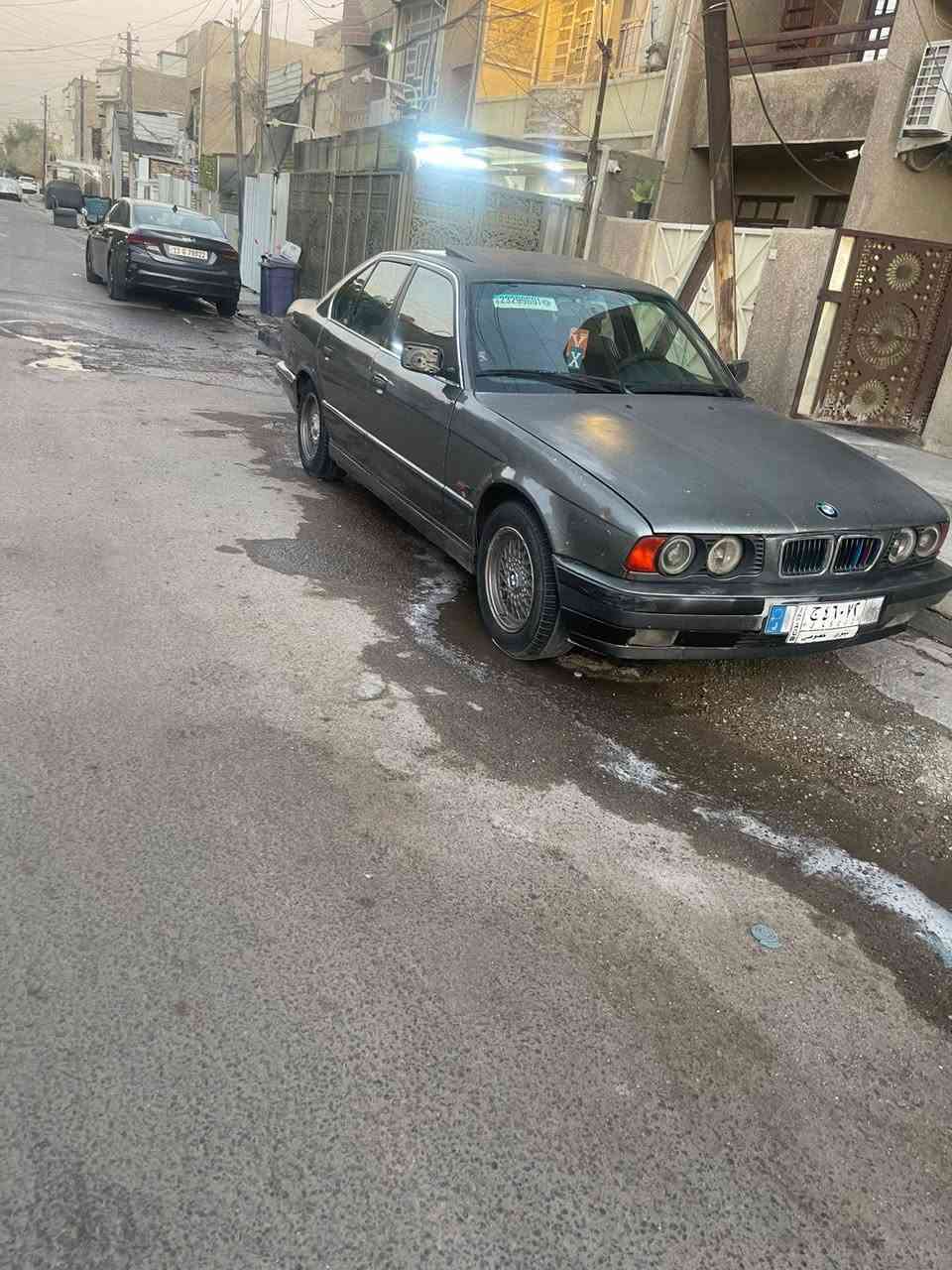 سلام عليكم BMW530 اصل 530كير عادي محرك مفتوح صاحبه موجود سياره يرادله تعمير شغاله مكاني بغداد ***********  بيع ب٢٨ واذا عدك مراوس نزل
