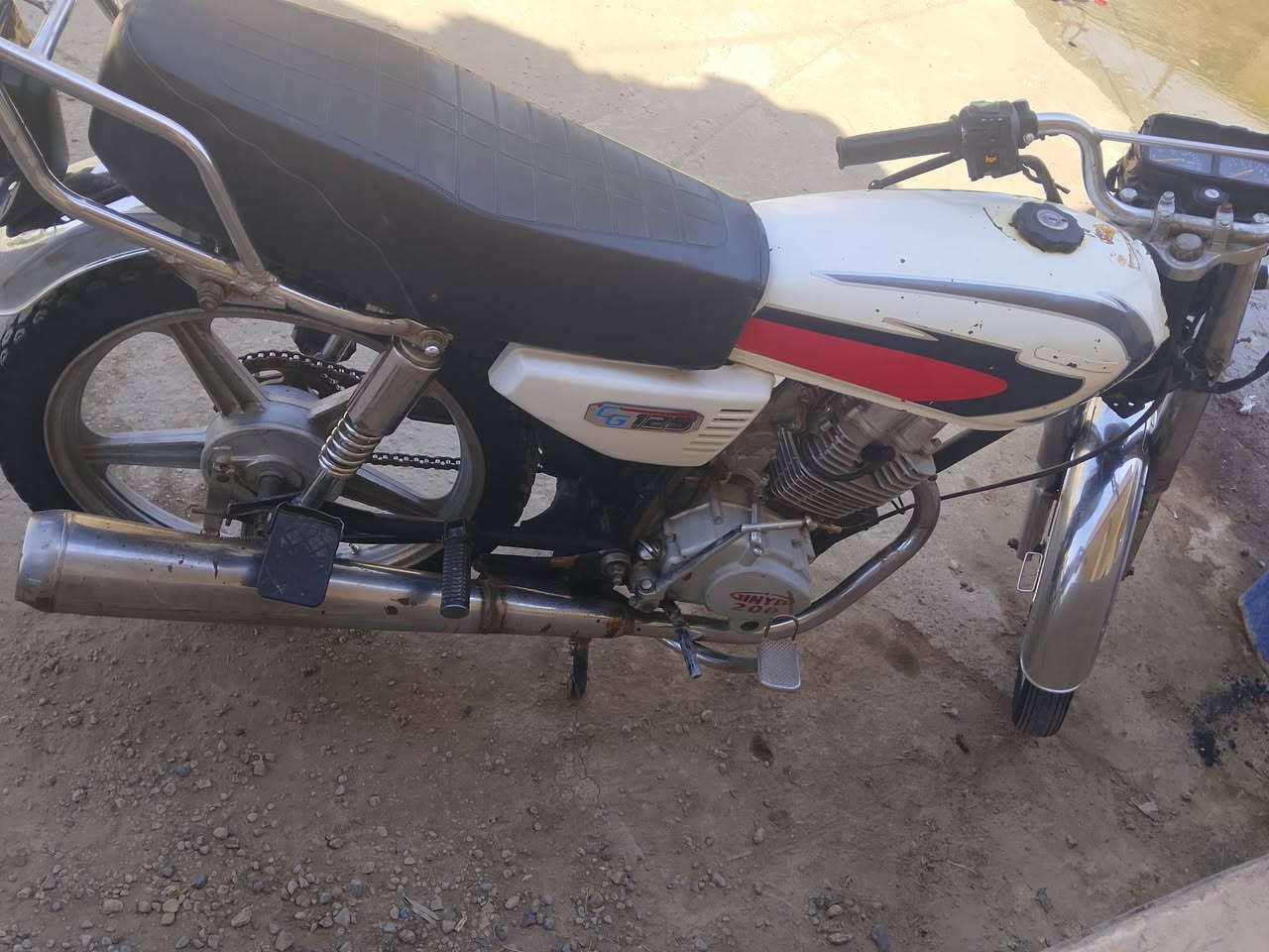السلام عليكم
موطور جني 5 گير ابو الكله للبيع محرك 200 شرط لاصرف ولا تبخير  سلف شغال ضفيرة جديده السعر 360 وبي مجال حگ الجيه 
***********
