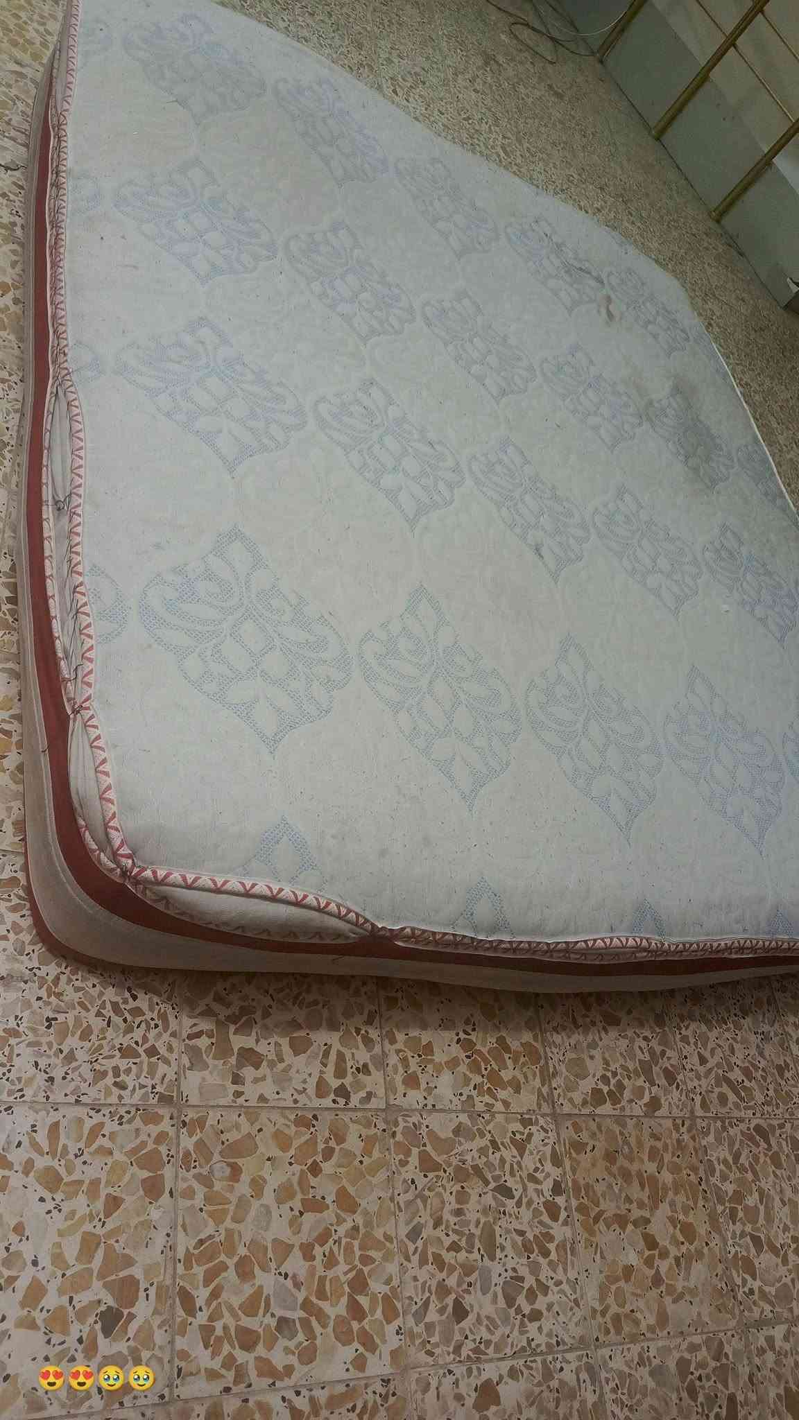 دوشك ضغط عالي تركي قياس 180في200 السعر 50 ناصرية الاسكان الصناعي ***********

نص مكتوب في الصور:
- 😍😍😍😍
- 😍😍😍🥺🥺
- 😍😘😘😍😥