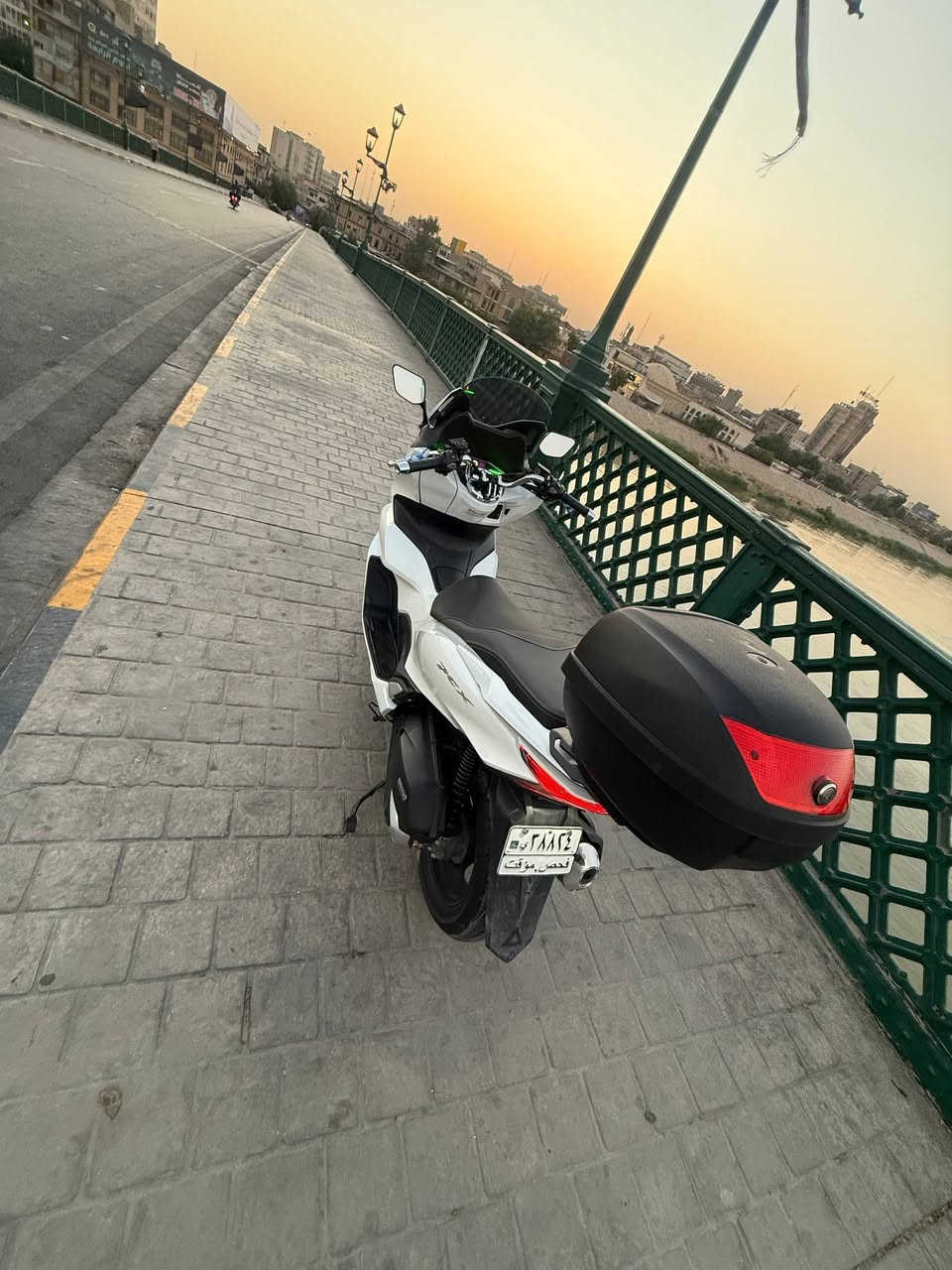 PCX جيل رابع موديل 2024
صور لمزاد موجودة بدون حادث
ياباني شاصي JK
وياهه بصمتين و رمز سكيورتي تكدر تشغلهه بلرمز بدون بصمه ومفتاحين جنطة
ماشيه 19 الف بس 
حجم لمكينه 125cc
وبيهه اضافات درع صالنصه و بجم تزويد جامه متحركة تصعد وتنزل ومرايات مثل مال TMAX 
ولايت تزويد عالي ناصي مدى 500 متر عدسة
كلج خلفي رياضي معدل 120 
وجنطه ماركة GIVI مو تجاري
مكفوله من لشخط كفرات مكينه كلجات كهربائيات تايرات دبلات كلهن جدد ع وضع لشركه جيب فيتر وياك وتعال افحص ابيعلك مكفول 
مكاني بغداد 
سعرهه 27$ وبيهه مجال للشرايه 
*********** موجود واتساب وتصال

ليدور نطايح ولبياع شراي متفيده خليروح للرمبه موجودات ب 15$
