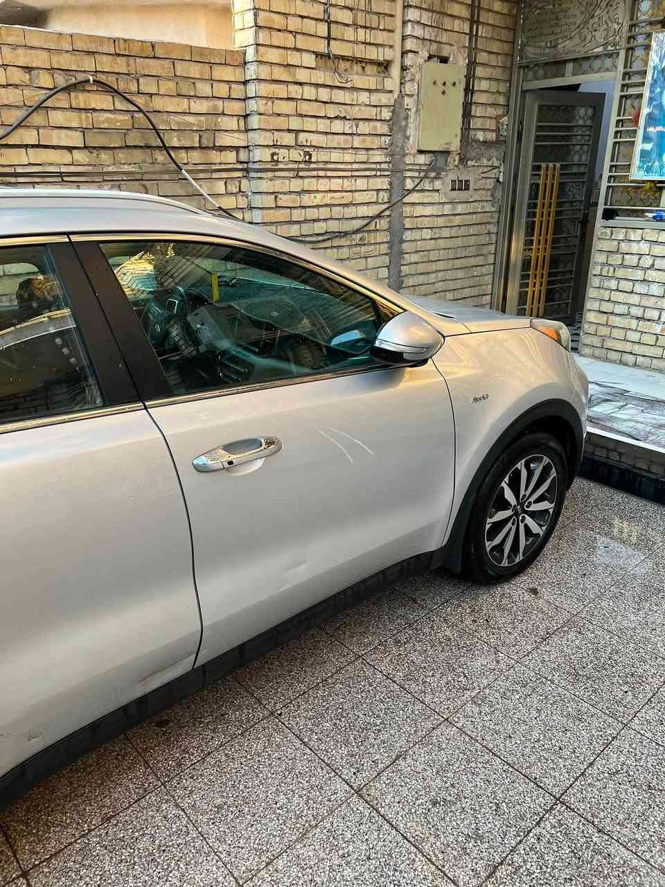 السلام عليكم
سبورتج مُديل 17

المواصفات :-
  
🛑بصمة تشغيل
🛑 بصمات ابواب
 🛑 كشن جلد 
 🛑 انارة ترحيب 
 🛑 مري اوتوماتيك حساس من تتقرب ع سياره تفتح
 🛑المري شفط 
 🛑أشاير بالمري 
 🛑لدات ترحيب 
 🛑حساسات اماميه وخلفيه
 🛑كاميره دواره
 🛑تبريد بيانو
 
 🛑موسيقى ترحيب ابواب وتشغيل
 🛑  
 🛑مانع انزلاق 
 🛑شاشة كبيرة 
 🛑 قطعتين تبريد
 🛑تحكمات جهتين
 🛑مود درايف ثلاث انظمه قياده نورمال وايكو وسبورت
 🛑بنرامه

 🛑 ومحرك 2400سي وان

🛑 الحادث :جاملق الأيمن وتبديل قبق جنطه

🛑ألون: سلفر 
مكاني بغداد مدينة الصدر 📍

السعر :💸 165 وبيهه مجال 

الرقم الهاتف: ***********
