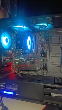 🔥 للبيع pc 🔥 🖥️ المواصفات: 🔹 المعالج: Intel Core i3-9100F 3.60GHz 🔹 ما...
