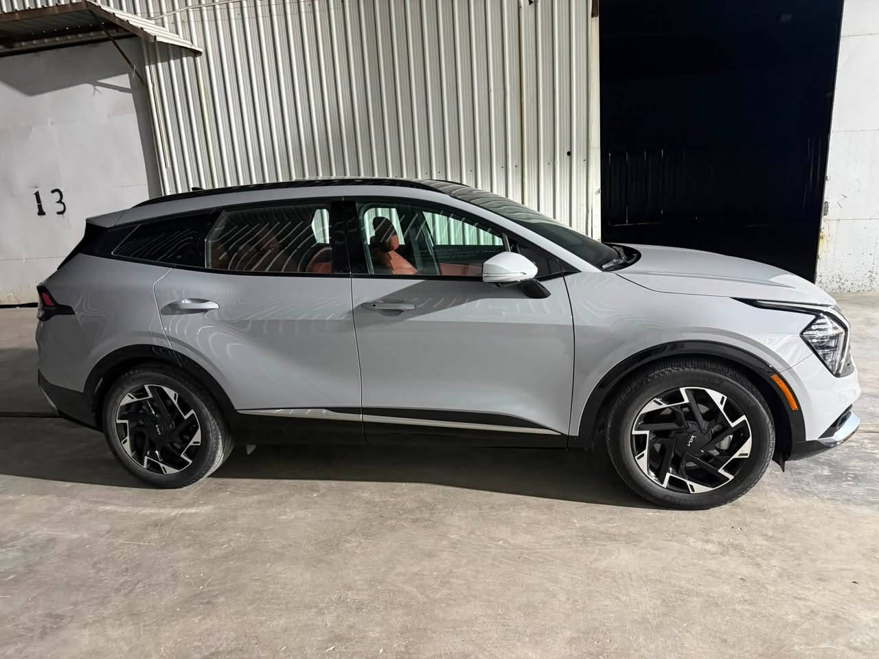 ﷽

للبيع فقط…
كيا سبورتج موديل 2024  برستيج
                    kia sportage SX-prestige AWD
الموديل : 2024
الون : رصاصي سمنتي  
لون الداخل : احمر 
العداد : 16 الف ميل 

فول فول مواصفات اعلى فئة بلسبورتج 
سيارة جديدة
وارد امريكي 
الضرر : جاملغ خلفيمعدل ومصبوغ  وباب السائق والي وراه مبدلات ومصبوغات تكمه ودوسه مابيهن ضرر الضرر فقط خارجي 
ايرباك فقط البرده والكشن 
صور الحادث مرفقه بلمنشور 

مواصفاتها :-
1. محرك 2500 GDi
2. كير 8 نمر
3. بانوراما
4. بصمة : تشغيل - ابواب - صندوك
5. صندوك كهرباء ذكي
6. شاشة كبيرة على طول الدشبول دجتل كامل 
7. كيجات الكترونية متغيرة حسب الوضعيات
8. انظمة القيادة : سبورت - سمارت - نورمال
9. كشنات جلد أحمر
10. كراسي كهرباء فول تحكم مع كشن ميموري 
11. اضواء ترحيب عند الاقتراب مع ترحيب داخلي عند الصعود او المغادرة
12. شحن وايرليس
13. هاند بريك بصمة
14. اوتو هولد
15. كاميرات 360 مع كاميرات بالاشارات الجانبية مع وضعيات مختلفة للكاميرات
16. فول رادارات امامية وخلفية وجانبية
17. تحديد مسار ذكي
18. قيادة أليه ذكية
19. نقطة عمياء
20. كروز سرعة
21. تبريد وتدفئة كشنات مع تدفئة ستيرن
22. سستم صوت هارمان كاردون 
23. خزن كشن سائق ميموري وضعيتان
24. اشاير بالمري
25. تشغيل عن بعد
26. شاشة لمس متغيرة لتحكم الميديا او لتبريد
27. ستيرن فول تحكمات

رقم بغداد انكليزي 
السعر 250 ورقه وبيها مجال 
للستفسار اكثر يرجا الاتصال بلرقم 
***********
***********
