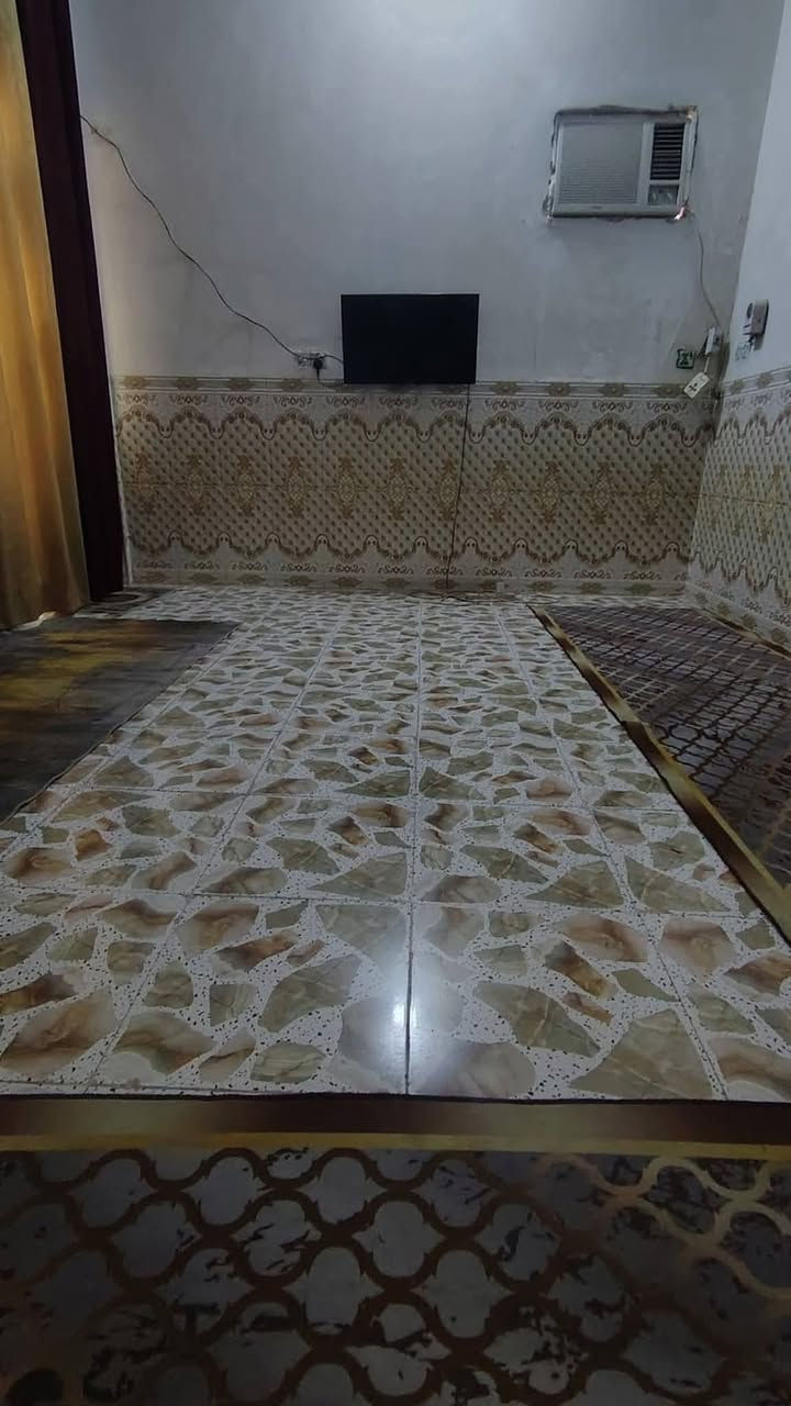 غير متواجد على الفيس  . للاستفسار اتصل ***********
بيت للبيع .في حي الزهراء مساحة 100 متر ركن طابقين واجهه 10في10
خدمات كاملة منطقة تبليط بالكامل. يقرب 50 متر عن المدارس
الطابق الاول يتكون من 
استقبال 4.75 في 3.5 
طارمة 4.75 في 2.5
المطبخ 3.75 في 3
الصالة 5 في 2.5
غرفه نوم 4.5 في 3.5
منور 1.5 مربع
حمام 1.5 مربع
الطابق الثاني 🧧
غرف نوم عدد 3 
الاولى 4.75 في 3.5
الثانيه 4.5 في 3.5
الثالثه  4.75 في 3
حمام 1.5 مربع
صالة.سطح
للاستفسار على هذا الرقم ***********
غير متواجد على الفيس
