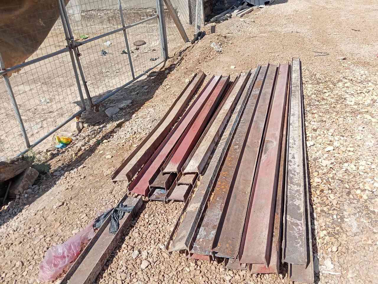 للبيع شيلمان ايراني الوسط وبلجيكي ثقيل المكان الشاميه مفرك الصلاحيه لتواصل ***********
