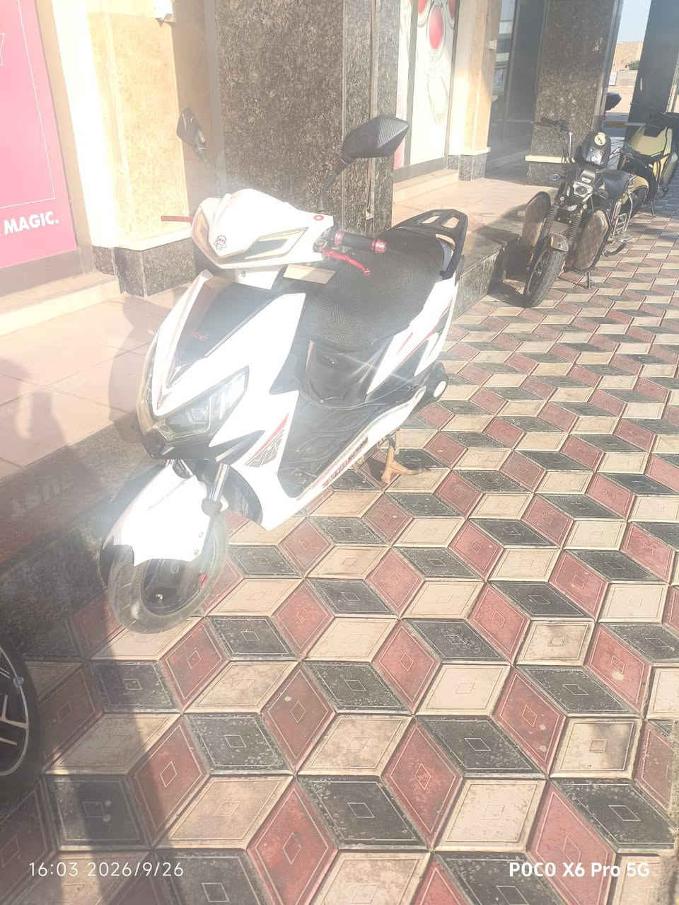 دراجة شحن للبيع ***********

نص مكتوب في الصور:
- 16:03 2026/9/26
- POCO X6 Pro 5G
- 16:03 2026/9/26 POCO X6 Pro 5G