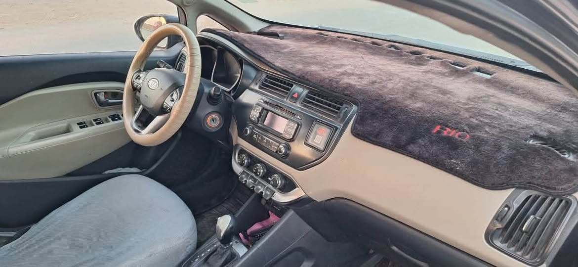 السلام عليكم سيارة كيا ريو  موديل 12 بيه قطعتين صبغ بدون دواخل محرك 600سنويه 2031 تبريد ما يشتغل جاهزه سيارة من حداديه وتخم تاير جديد 
السعر 72$ وبيها مجال 
للاستفسار اكثر الاتصال ع رقم ***********
