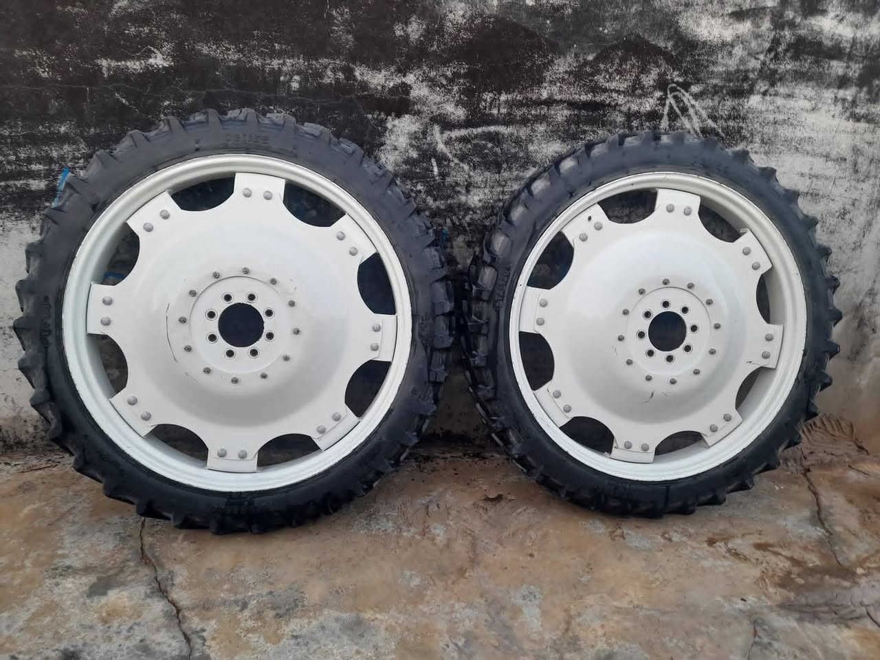 تايرات • مستعمل • نظيف