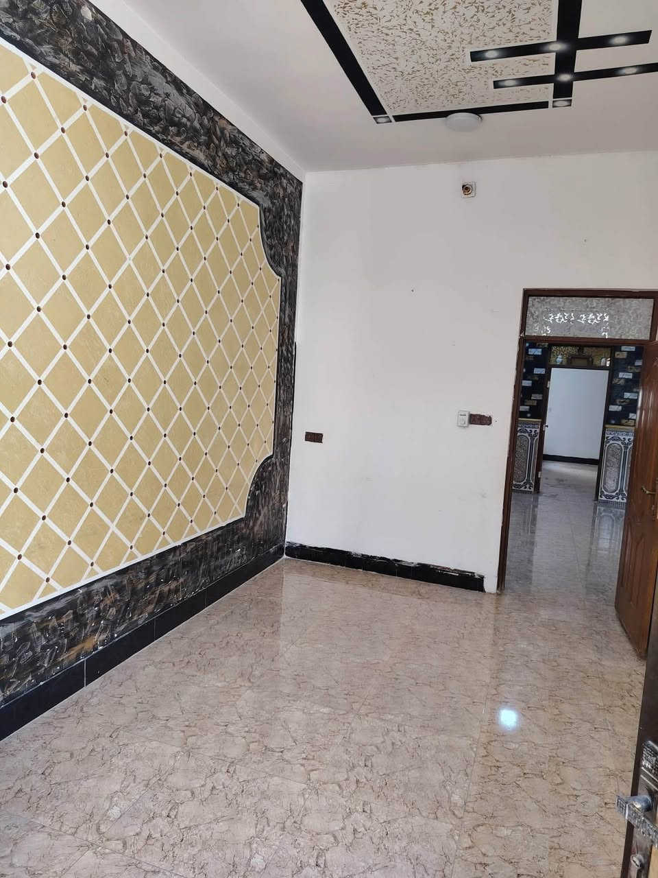 🏡 للإيجار – مشمل سكني 🏡
📍 الموقع: قرب مدرسة الاعظمية.

✨ المواصفات:

* المساحة: 130 متر².

* غرفتا نوم.

* صالة.

* استقبال.

* مطبخ.

💰 بدل الإيجار: 300 ألف دينار شهريًا.

موظف حصراً

📞 للاستفسار والتواصل:

***********
