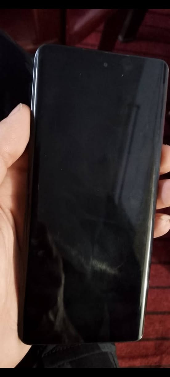 سلام عليكم هونر X9B التلفون جديد مامستخدم هواي ضاكره 256 عشوائيه 12 شاحنده عندي بعدهي جديدو الكرتونه مالته  مابيه شي ممبدل والكسر هاذه لي بيه هاذه طار مالت الكامر يعني الكامره مالته مابيه اي شي شغله ريده بيع سعره 300 و مراوس ب ايفون 13 و 14 و اذا نضيف نطيه فرق 
مكاني بغداد رقم ***********
