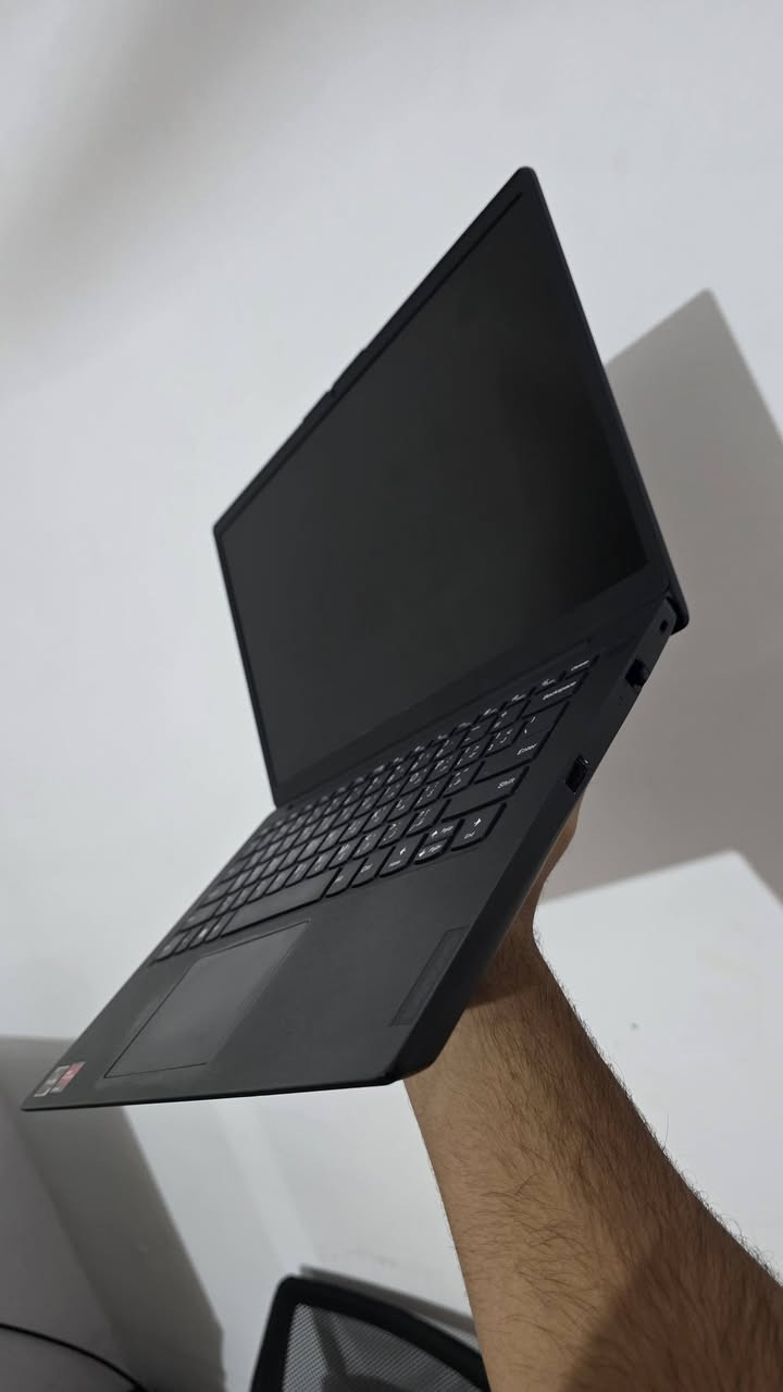 لينوفو • Ryzen 5 5600U • ٢٥٦ SSD