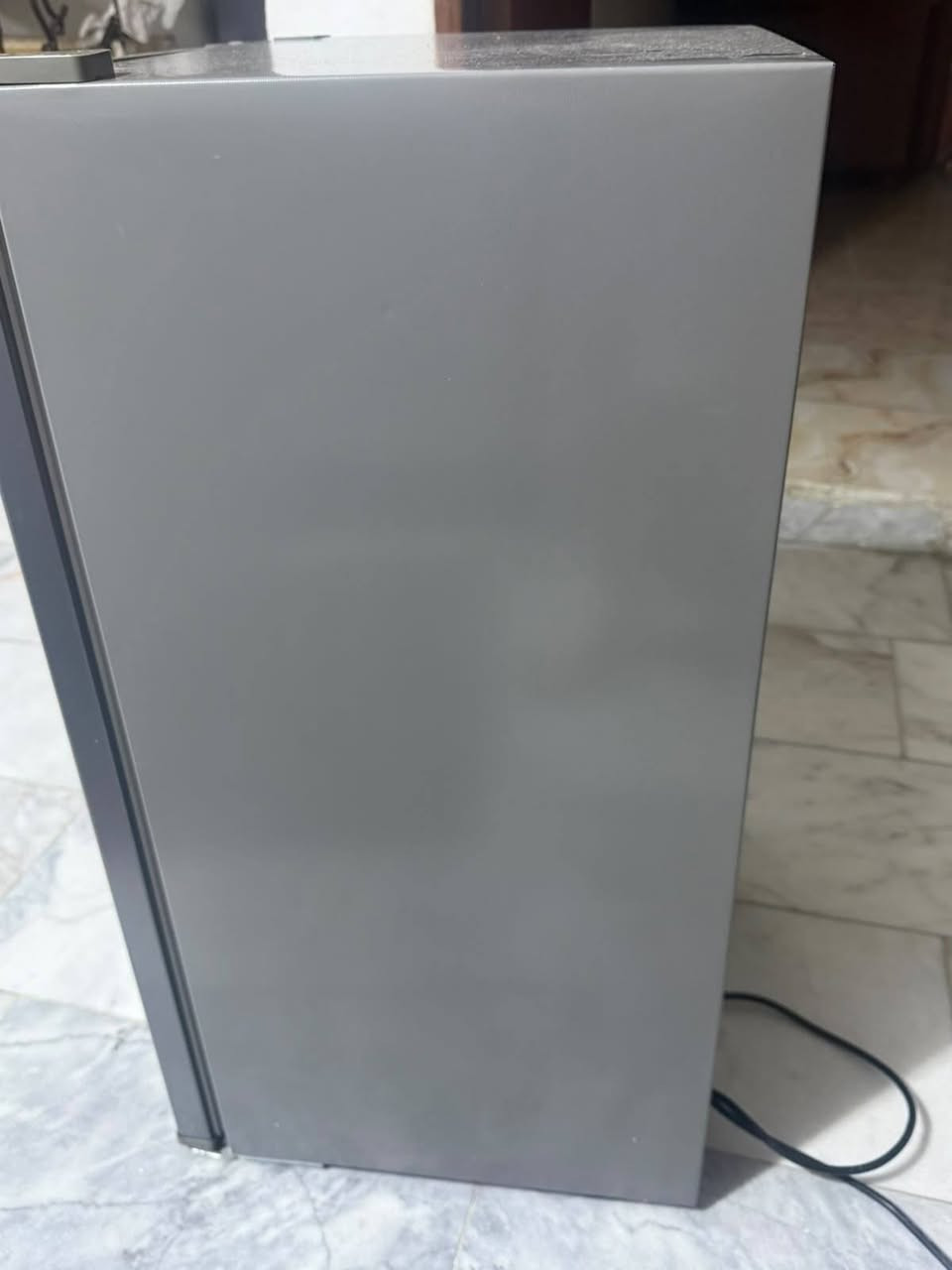 ثلاجه حجم صغير ماركة Hisnse
بعده اخت الجديده
السعر 100 الف
ميز طعام مع كراسي خشب صاج نوعيه راقيه مو سوكي
السعر 200 الف
هاي الأسعار مابيه عمله وما انزل من السعر الي يريد يشتري يجيني
العنوان السيديه
الرقم *********** واتس

