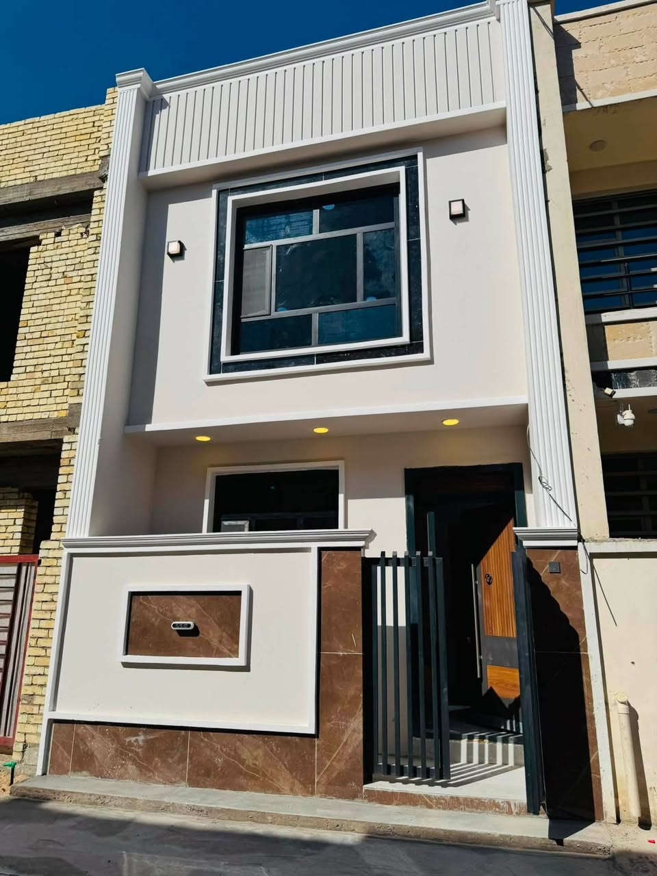 ✨السلام عليكم
🏠#للبيع_بيت 50متر واجهيه 5متر نزال 10متر 
🏗️بناء طابقين 

📍العنوان #بغداد_الدور_البوعيثه
⬅️مجمع السلطان الاول 

🔹يحتوي البيت على
✅غرف منام 2
✅ستقبال-
✅مطبخ-
✅مجمع صحيات 
🔴 ملاحضه البيت جاهز للسكن ✨ 

🔹نوع العقار طابو زراعي سند 25 اقرار محكمه

🔴السعر جدآ مناسب

⬅️ للاستفسار خاص او الاتصال على الرقم  

☎️***********
