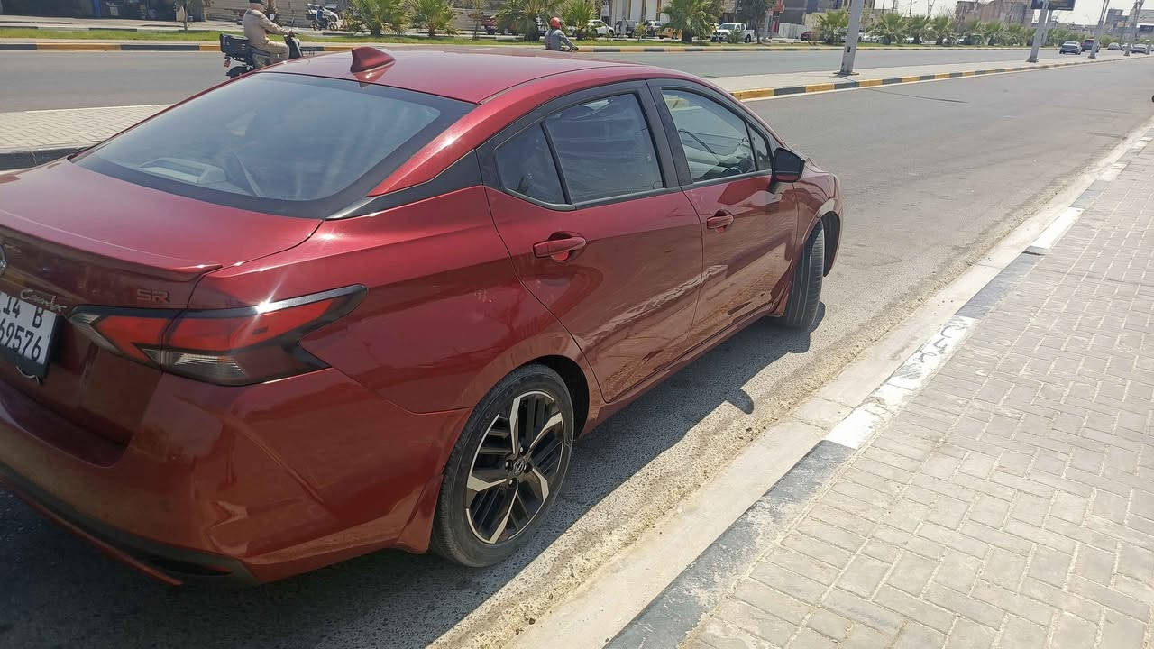نيسان فيرسا 2023 - فئة SR (أعلى مواصفات)
وارد امريكي (مكسيكي) حادث موضح بالصور صندوق طكه وبك لايت وحديده صير جوه دعاميه الكدام فقط لا صبغ لا تبديل لا بنيد ولا جاملغغ سياره  حلوه كلشش ونظيفه حادث بالعراق باب سايق بي شبر بارد 
شاشة لمس كبيرة تدعم Apple CarPlay و Android Auto.  
تشغيل عن بُعد + بصمة دخول وتشغيل.  
مثبت سرعة 
نظام تكييف أوتوماتيكي 
مقاعد رياضية بتطريز خاص لفئة SR 
نظام رادار / كبح تلقائي في حالات الطوارئ 
نظام تنبيه النقطة العمياء (Blind Spot)
 ومراقبة المسار
كاميرا خلفية وحساسات
ماشيه 35 الف قابل للزياده 
متواجد واتساب ***********
3N1CN8FV5PL832868 هاذا رقم الشاصي تكدر تبحث عليها البصرة, العراق
