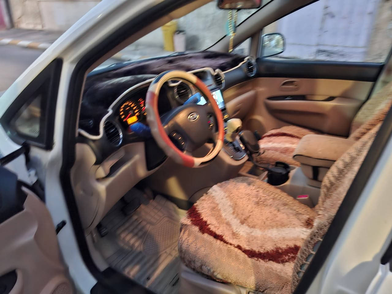 السلام عليكم
كيا كارنز ٢٠١٢ رقم بغداد  ٧ راكب باسمي ماشيه ١٥٧ الف السياره جديده مواصفات فتحه سقف,  تبريد ثلج ,محرك ٢٠٠٠ دوش, تايرات تخم جديد,  باتري جديد ,تحكم استيرن ,مسجل شاشة,  حساس خلفي, كامره خلفيه,  مابيها اي صبغ بس بارد والسونار مرفق مع الصور السعر122 وبيه مجال العنوان الفلوجة ..
الاتصال واتساب فقط 
رقم/ ***********
