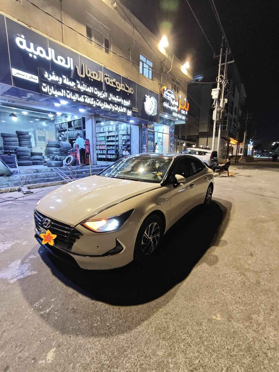 سوناتا تكسي دبي 2023
السلام عليكم 
سوناتا تكسي دبي رقم بصرة خصوصي
الممشى 129 الف كم حقيقي 
محرك 2000 هايبرد معروف بتكسي دبي
المواصفات:
دخول ذكي
بصمة تشغيل 
تشغيل عن بعد
كاميرا ريوس R
گير بيانو
سايد بريك كهرباء 
اوتو هولد
حساسات امامية خلفية
تغير نوع الممشى (سبورت ايكو سمارت نورمال)
مرايات قلابة + اشارة
التحكم باللايت صعود ونزول
التحكم بعداد السيارة
لايت زنون LED امام 
لايت خلفي LED
دگمة فتح صندوق بالسيارة وخارجها  + صندوق ذكي
تبريد امامي خلفي
السيارة كفالة من الضربة
السعر :127 وبيها مجال.
العنوان: البصرة الجبيلة شارع السايلو 
واتساب رصيد موجود ***********
